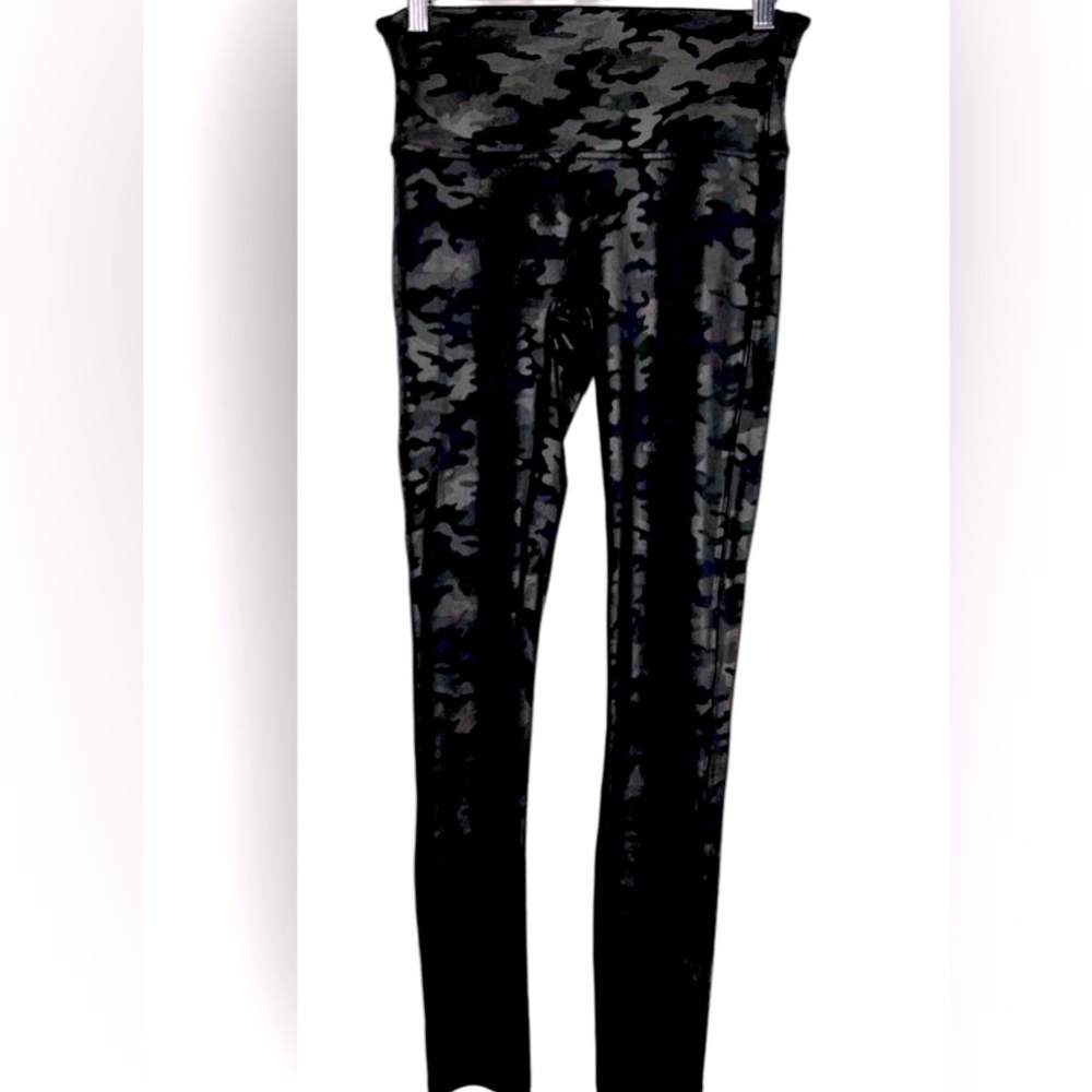 Spanx Look at Me Now Seamless Leggings Sz Small in Exc. Condition